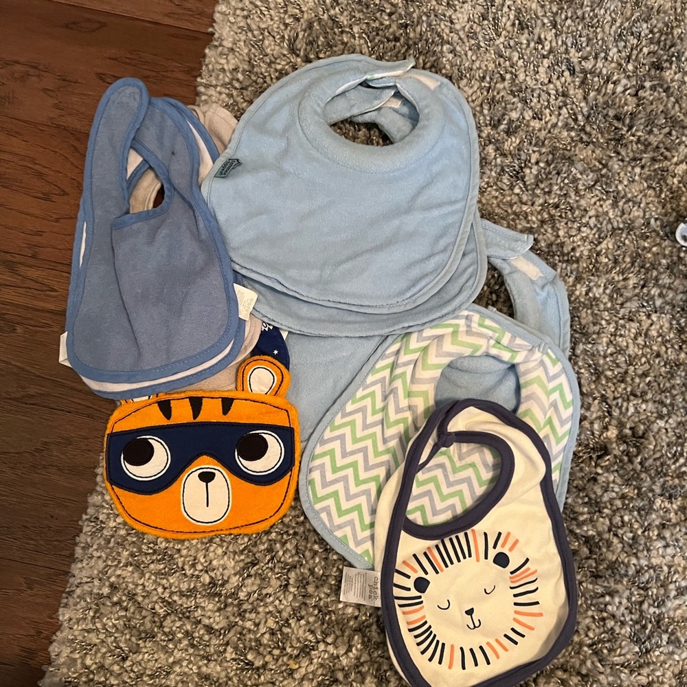 Bundle of bibs